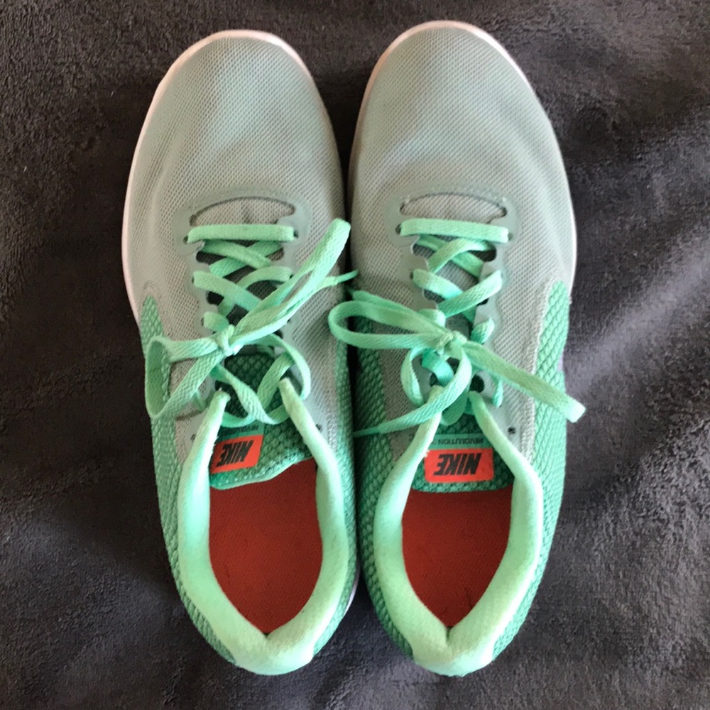 Like new nike shoes